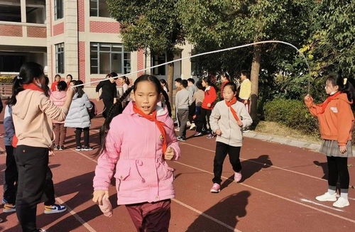 小学拍手游戏赛赛赛,欢声笑语中的童年回忆(图2)