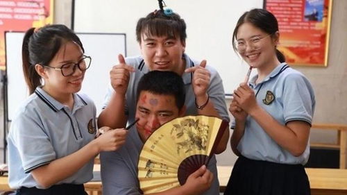 学生整蛊游戏,学生们的欢乐恶作剧之旅(图1) 学生整蛊游戏,学生们的欢乐恶作剧之旅(图1)