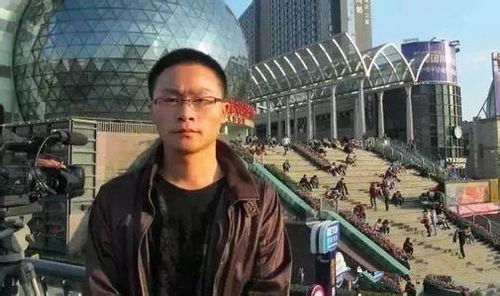 徐佳打游戏(图1) 徐佳打游戏(图1)