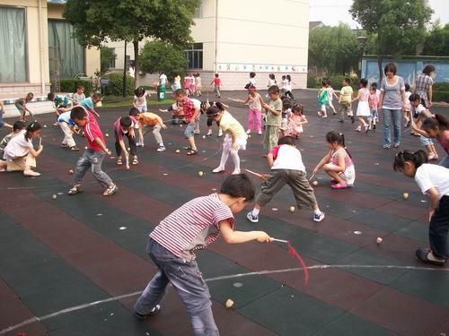 小朋友集体互动游戏,集体互动游戏的欢乐时光(图1)