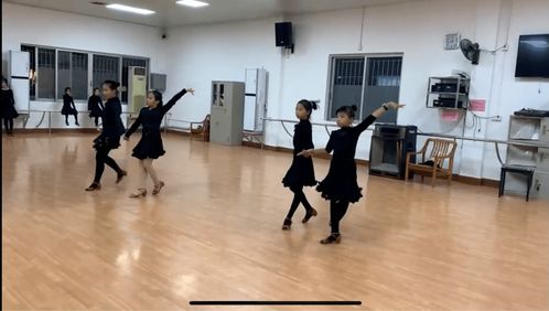 拉丁舞课堂游戏,快乐学习新篇章(图1) 拉丁舞课堂游戏,快乐学习新篇章(图1)