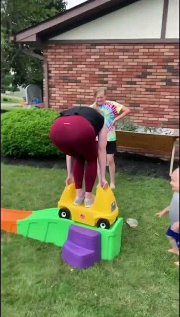 儿童跟大人玩性游戏,揭秘儿童与成人互动中的性游戏现象(图2) 儿童跟大人玩性游戏,揭秘儿童与成人互动中的性游戏现象(图2)