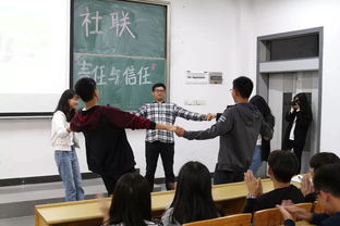 信任培训游戏,信任培训游戏的互动与实践体验(图1)