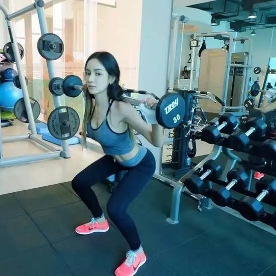 偷看美女冼操游戏,揭秘虚拟世界中的激情冒险(图2) 偷看美女冼操游戏,揭秘虚拟世界中的激情冒险(图2)